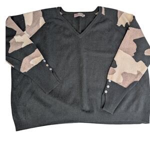 Brodie Fine Cashmere Camo Sweater L, V-Neck 3- Button Cuff